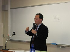 講師