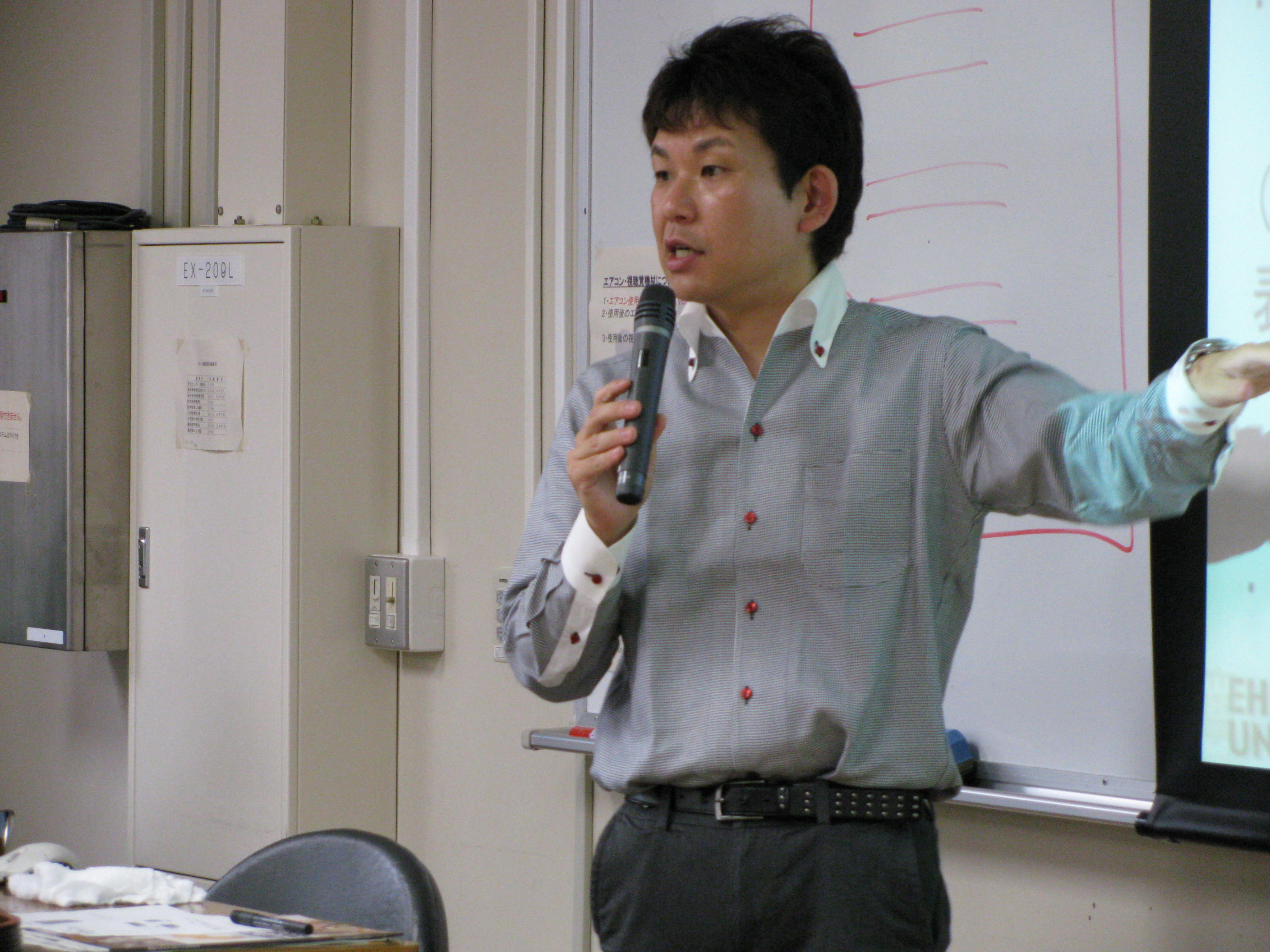 講師