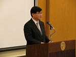 挨拶をする結城学長