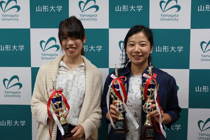 東北学生テニス春季トーナメントで活躍した清水優さん(右・地域教育文化学部3年)、小山美希さん(人文学部3年)の画像