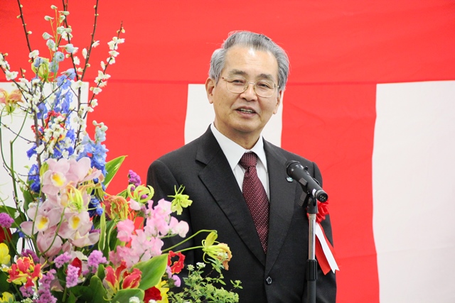 祝辞を述べる小山学長の画像