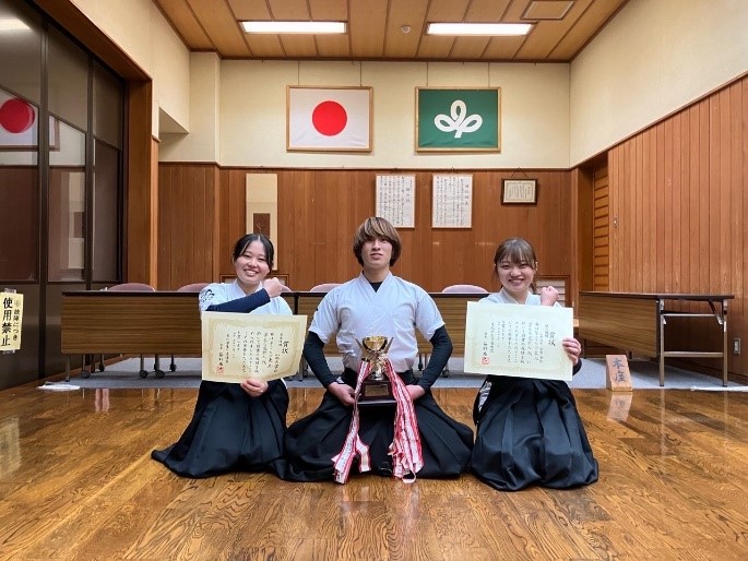 団体優勝チームの画像