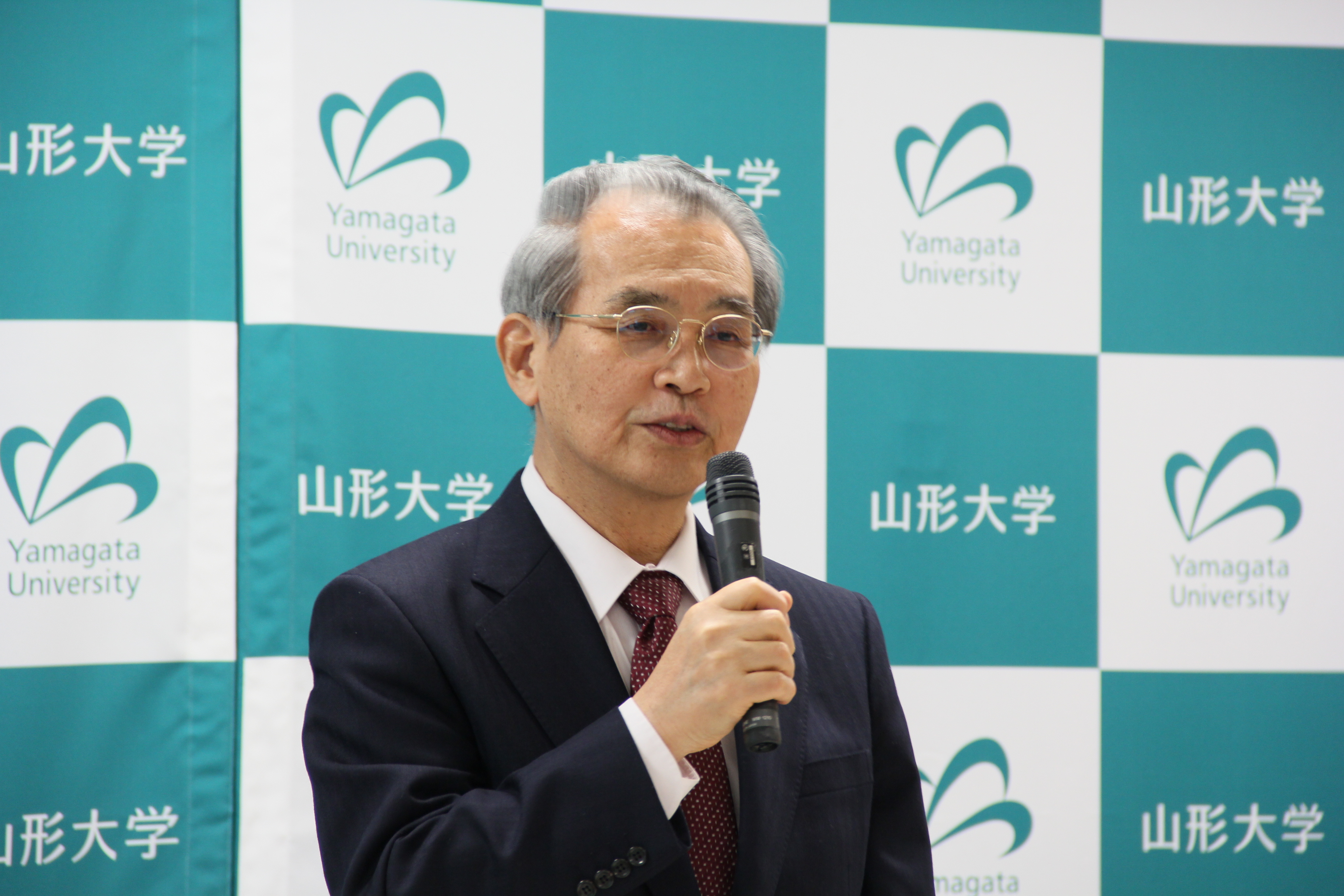 山形大学 小山清人学長の画像