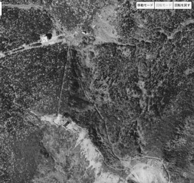図５　空中写真　1970/10/07　国土地理院TO708Y-C5B-4拡大　無線通信施設の東側に研究所の四角い跡が見える（南北約10m、東西約7m）の画像