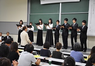 「大学歌」及び「学生歌」の演奏の画像