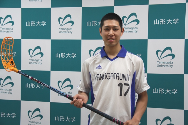 世界学生フロアボール選手権大会の日本代表に選出された鈴木誠士郎さん(工学部機械システム工学科4年)の画像