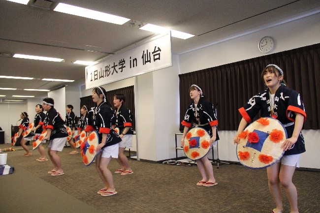 四面楚歌による花笠演舞の画像