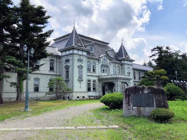 会場の旧米沢高等工業学校本館（山口様の母校）の画像