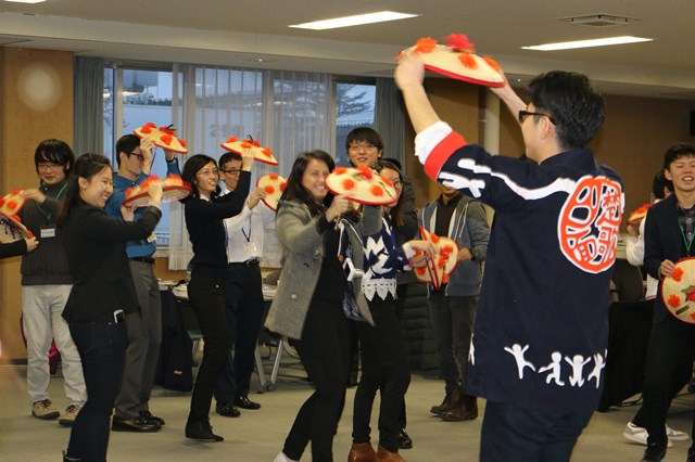 花笠踊り体験の様子の画像