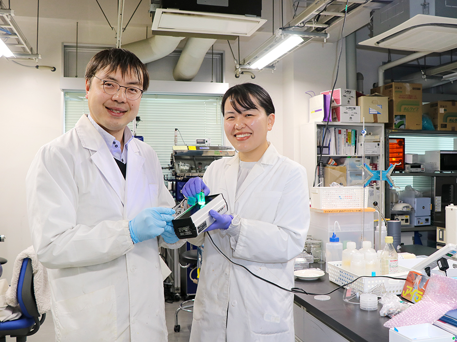 高い色純度と輝度を実現。 赤色量子ドットLEDの開発に成功。