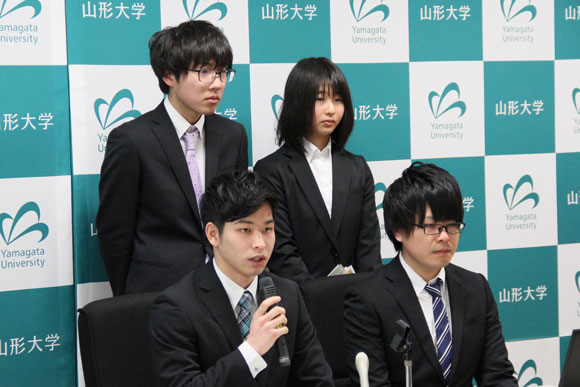 米沢市で雪菜イベントを実施した学生交流コーディネーター(原さん、長沢さん、秋山さん、平さん)の画像