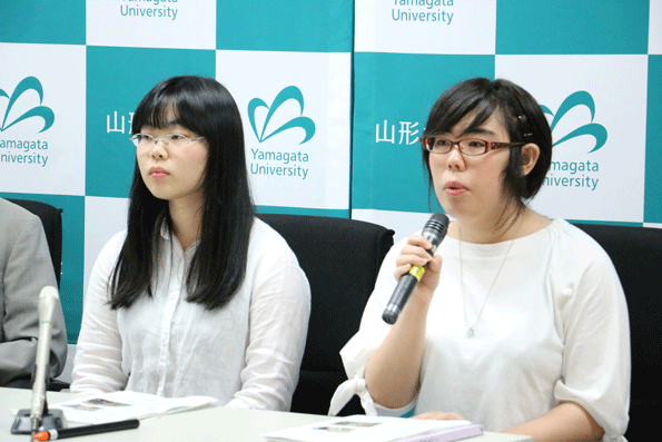 SCITAセンタースタッフの菊川さん(右・理学部2年)と佐治さん(同学部2年)の画像