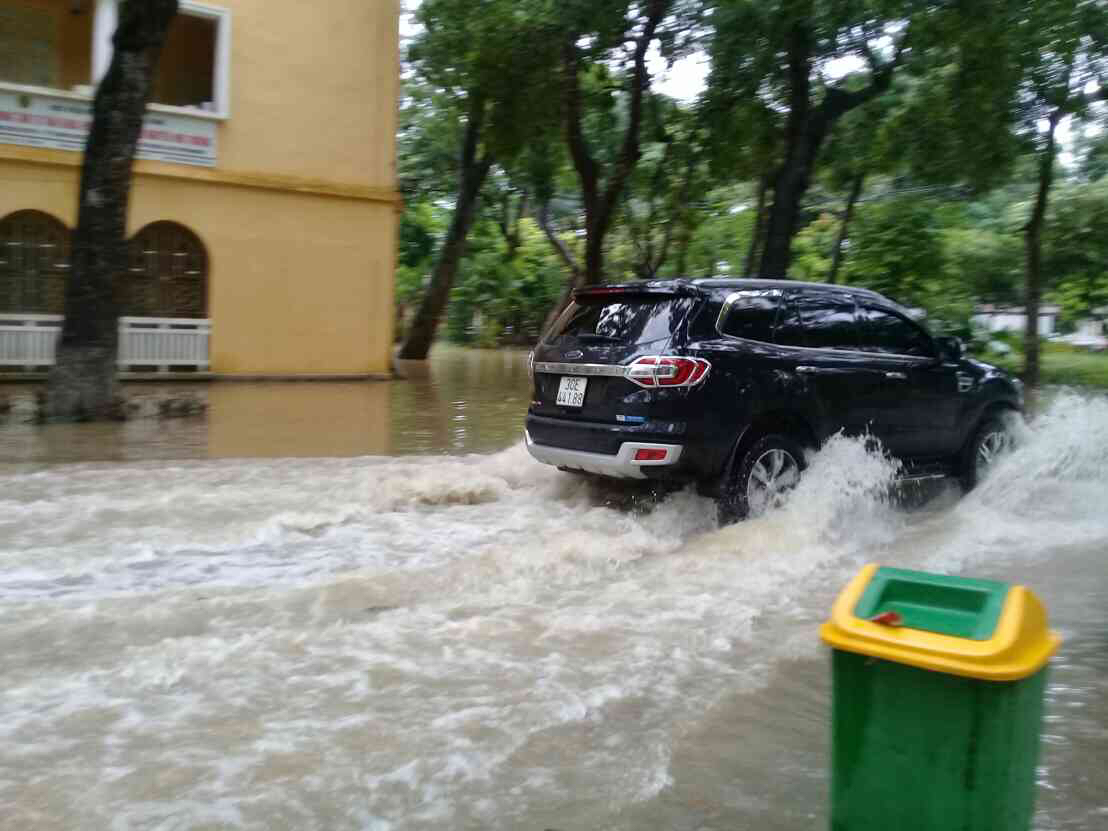 ハノイでの大雨の画像