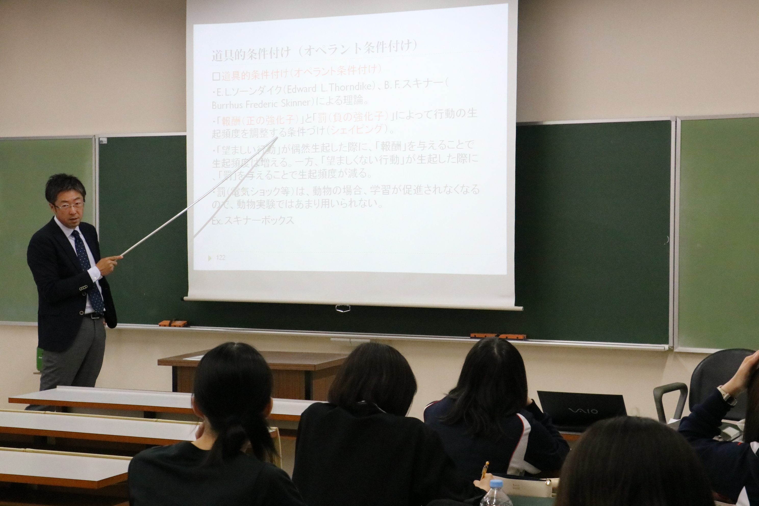 心理学の学習を通じて科学的な思考法を身につける、学部・大学院それぞれのレベルに応じた資格取得も可能の画像