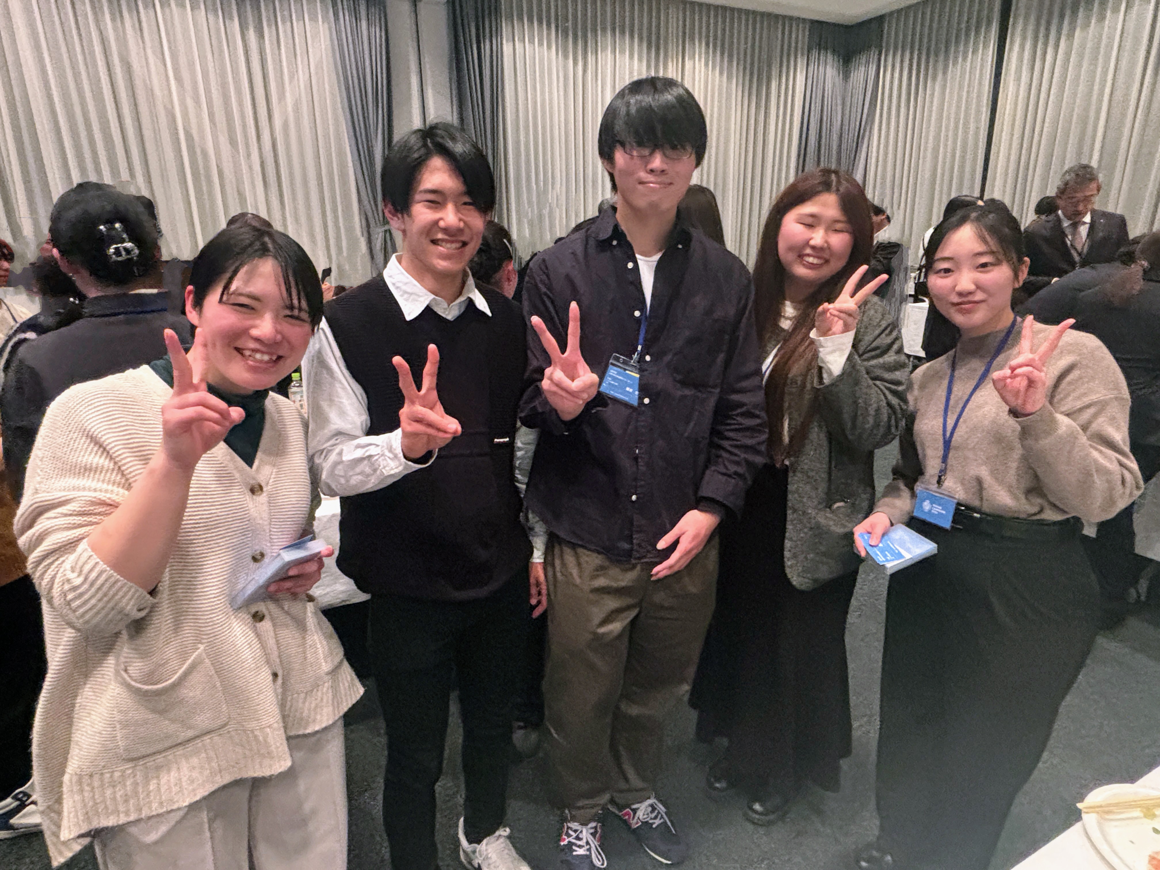 他大学生等との交流を深める山形大学生の画像