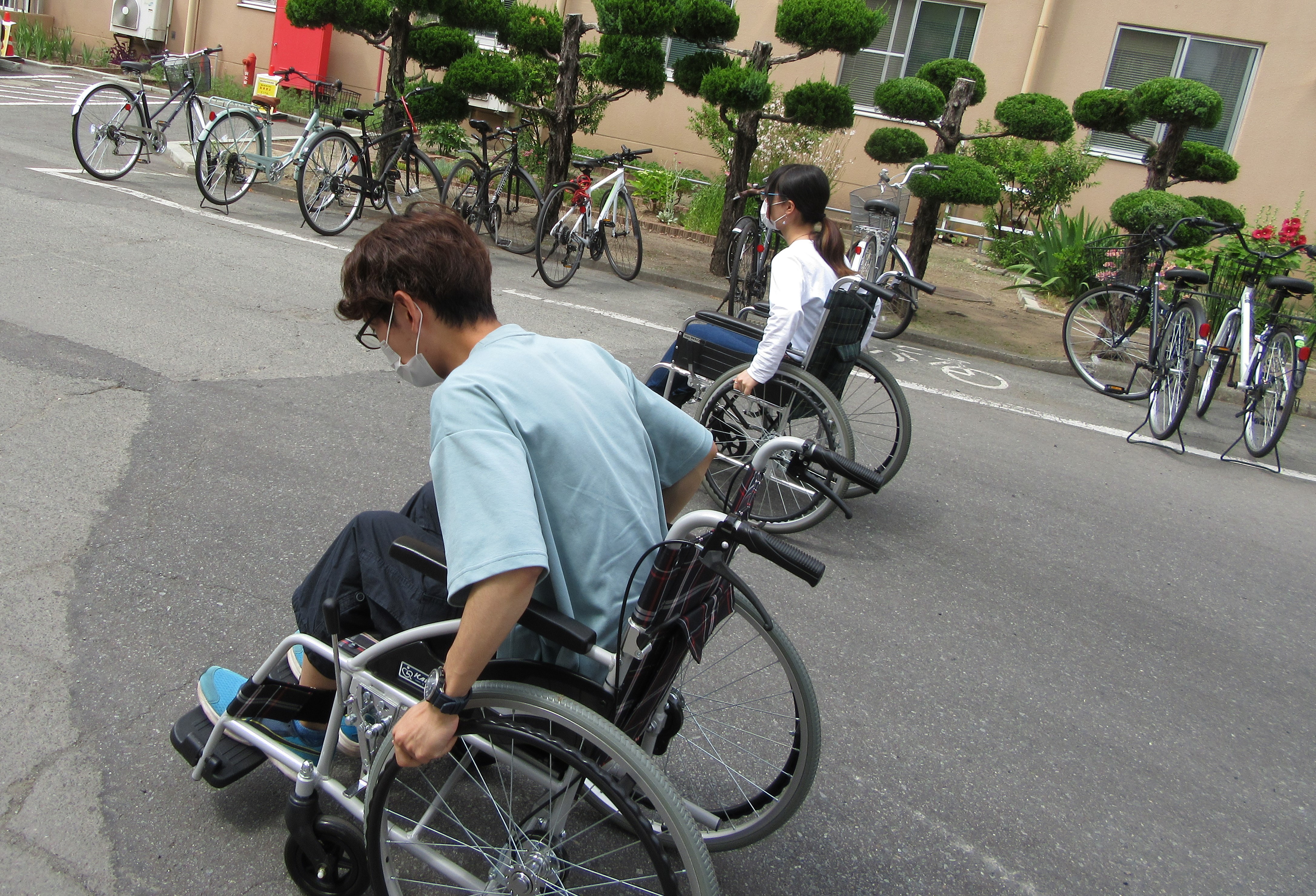 車椅子で構内を走行してみました！
普段は気づかない凸凹、傾斜があるな･･･の画像