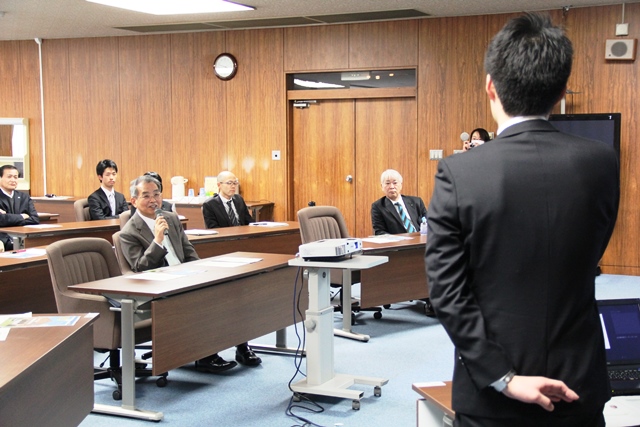 質問する小山学長の画像