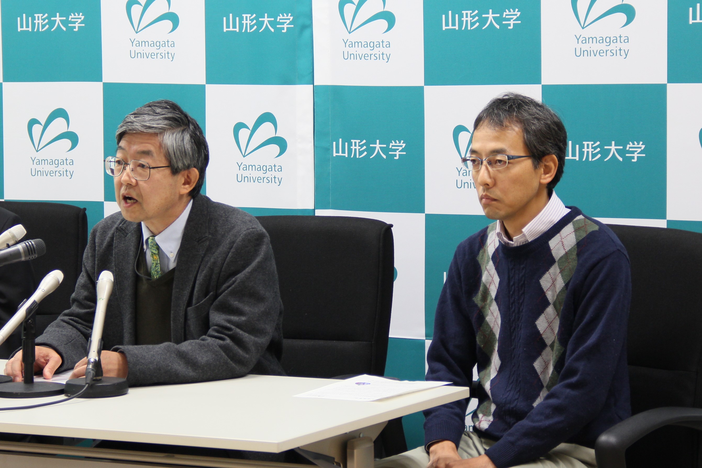 （左から）岩田高広教授・宮地義之准教授（ともに素粒子・原子核実験）の画像