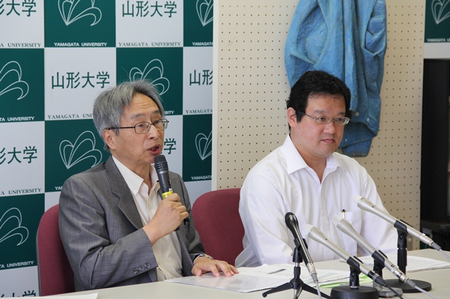 松尾剛次教授(左）、中澤信幸准教授(右)による説明の画像