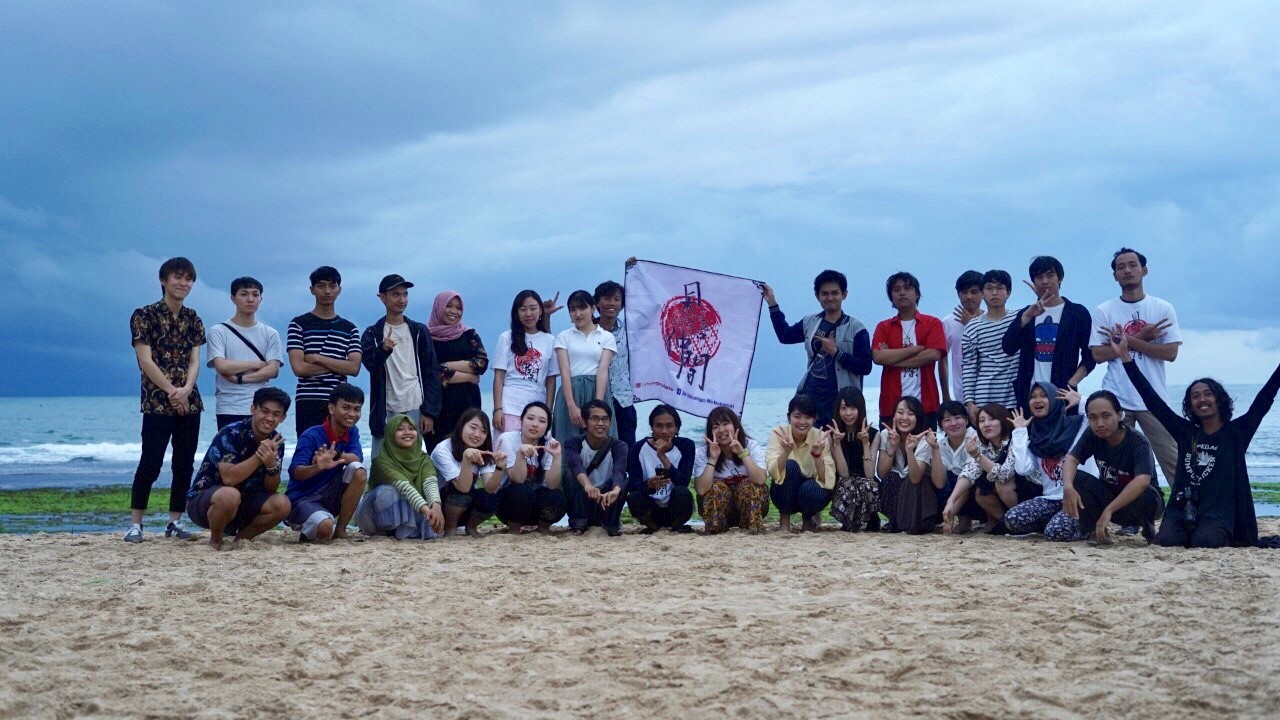 Pantai drini　週末に、みんなで海に遊びに行ったときの写真の画像