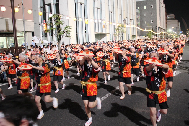 息の合った踊りの画像