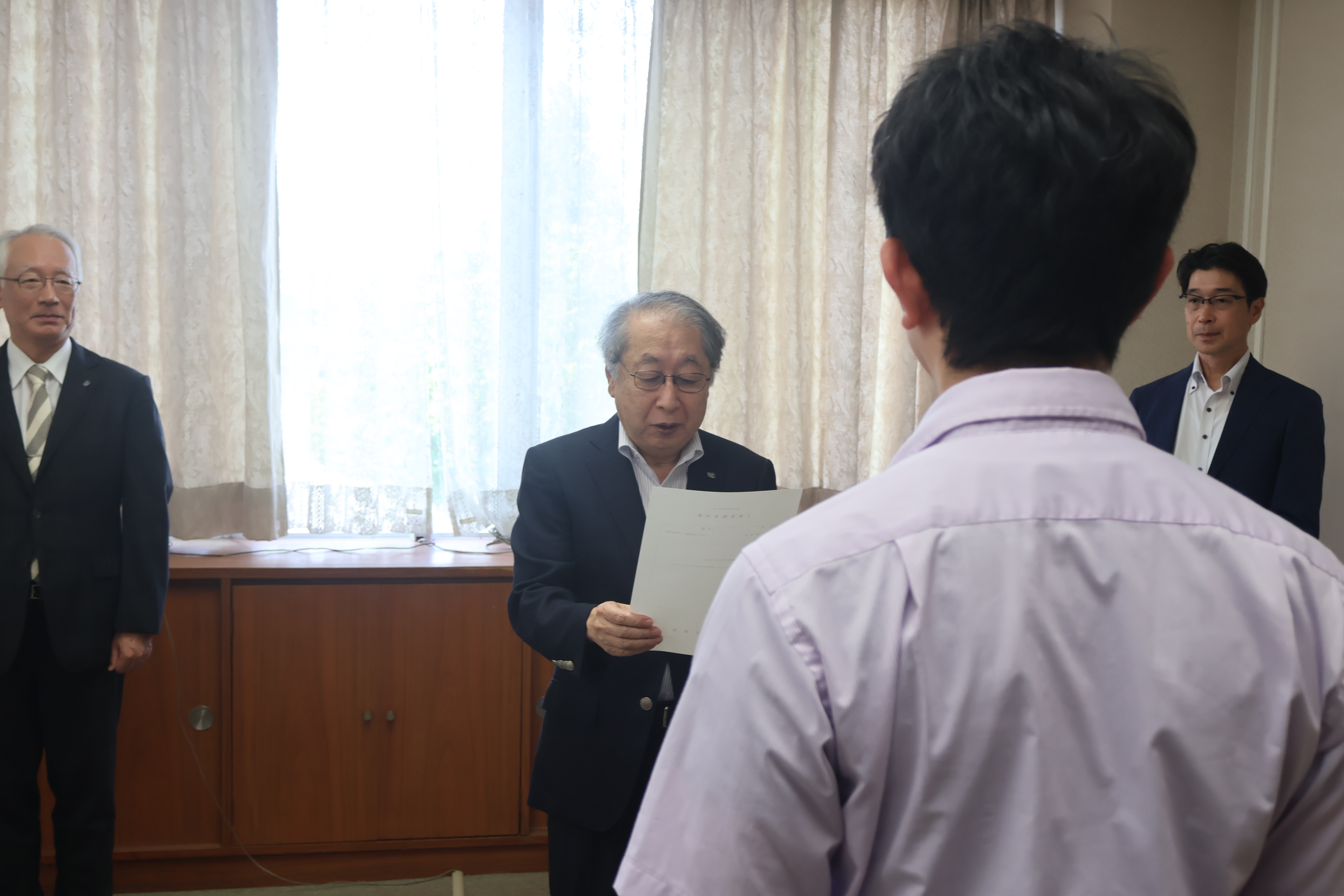 玉手学長から授与の画像