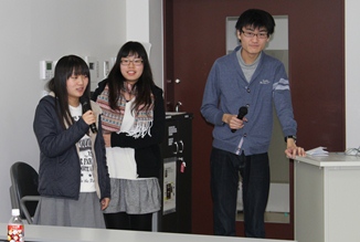 左から王　瑶さん、張　蕊さん、田畑光佑さんの画像