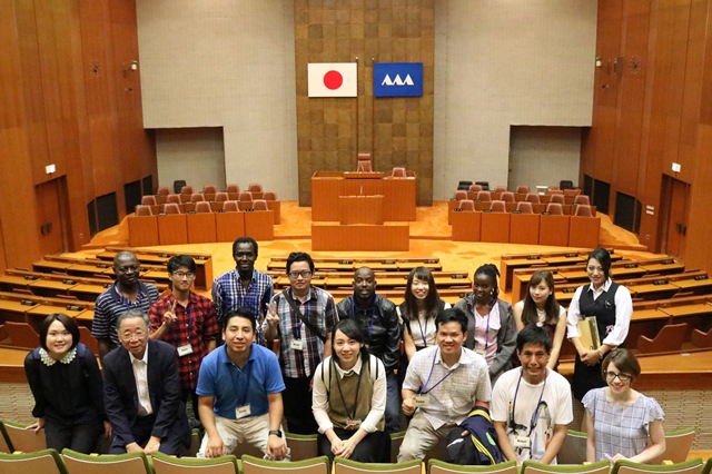 山形県議会場を見学の画像