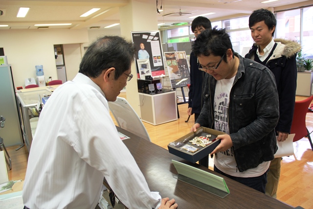 校友会事務局での報告の画像