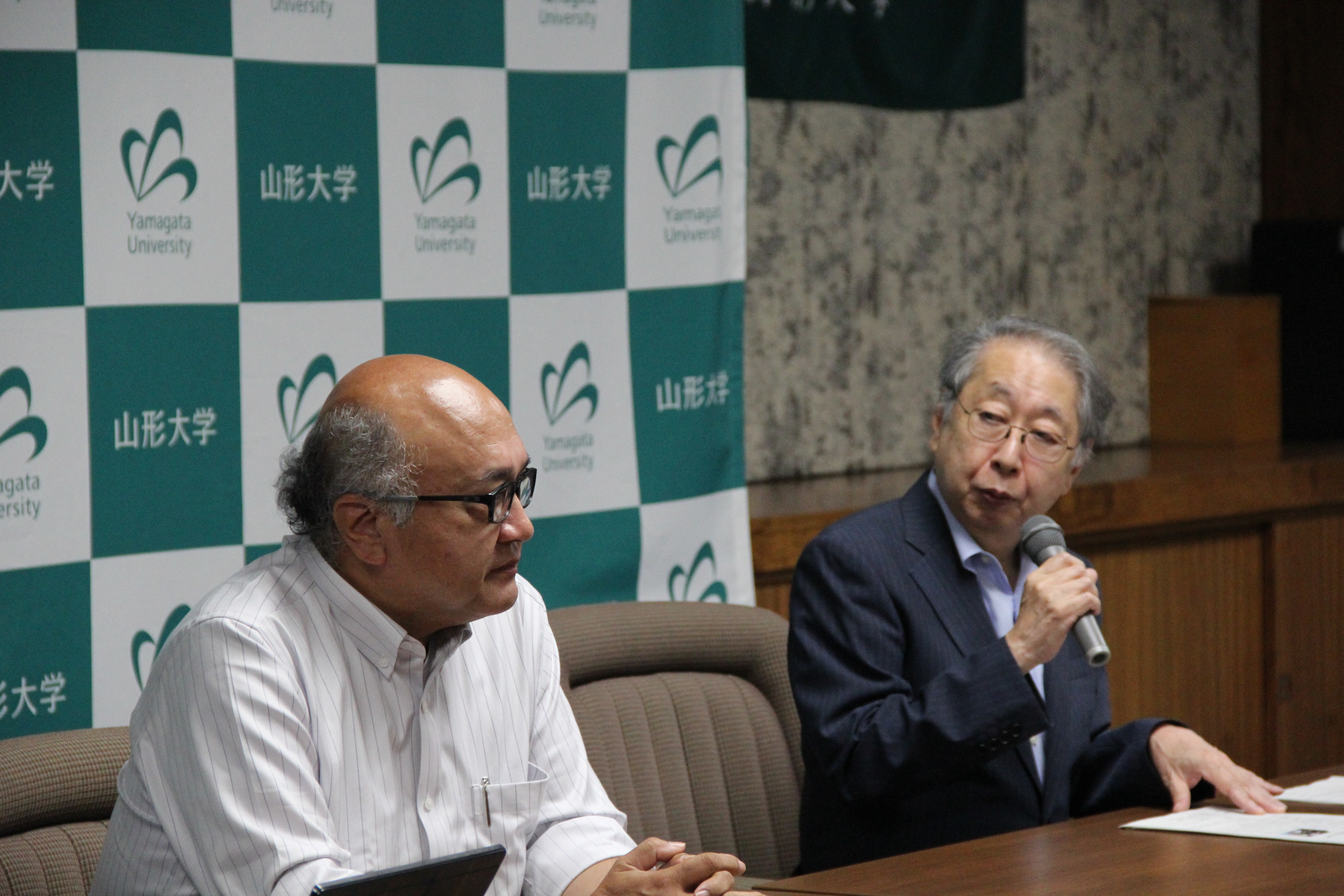 ７月４日の学長定例記者会見の様子の画像