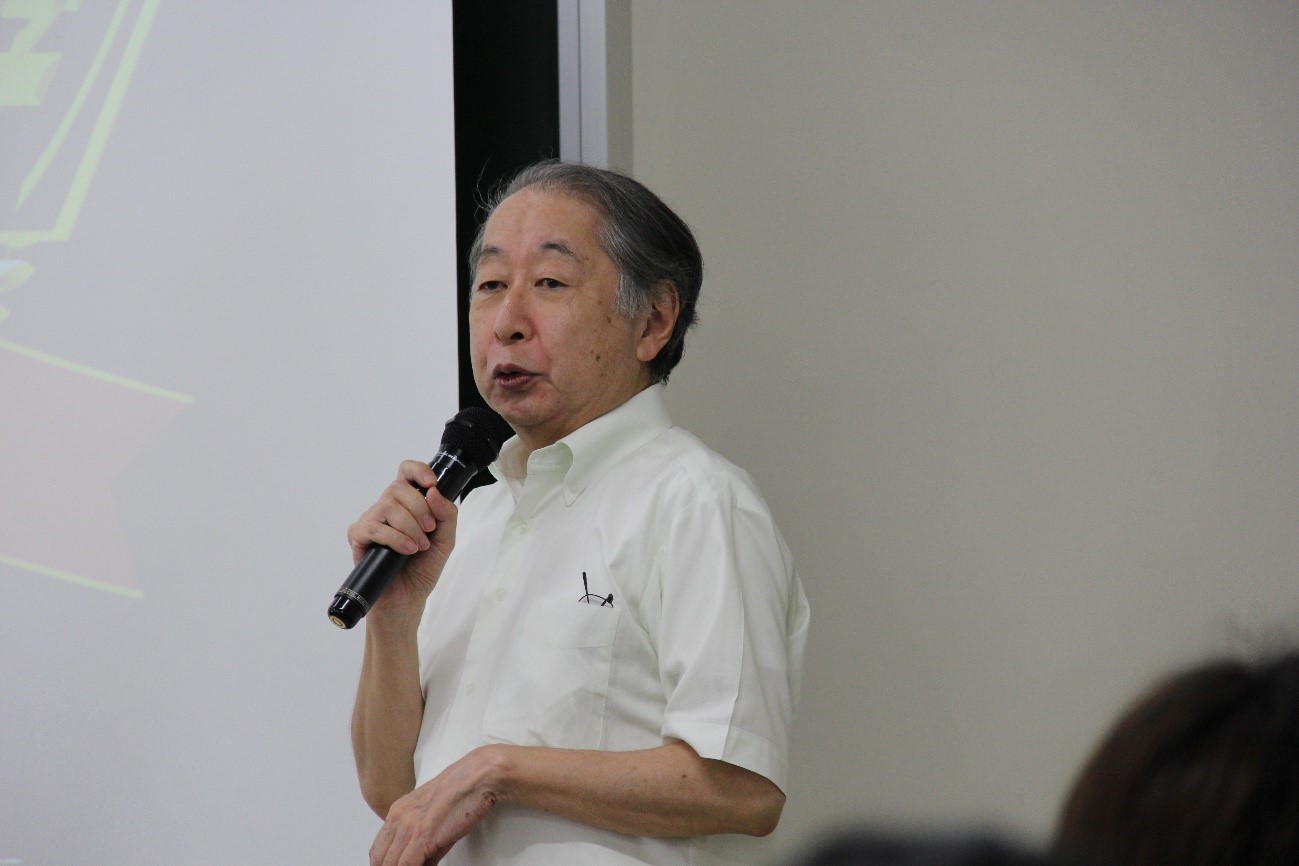 講評をされる玉手英利学長の画像