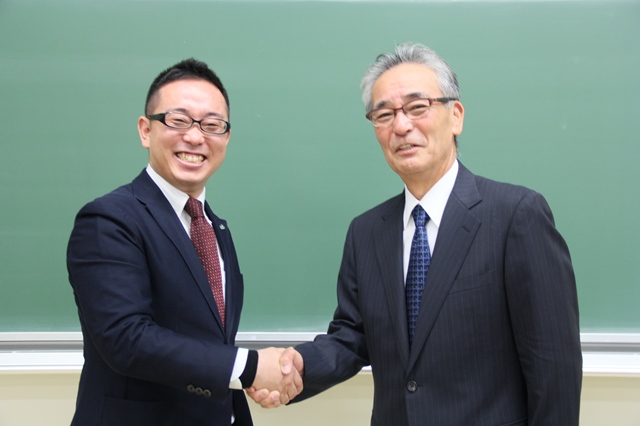 講義を担当する松坂准教授と須田氏の画像