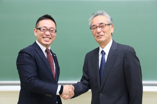 講義を担当する松坂准教授と須田氏の画像