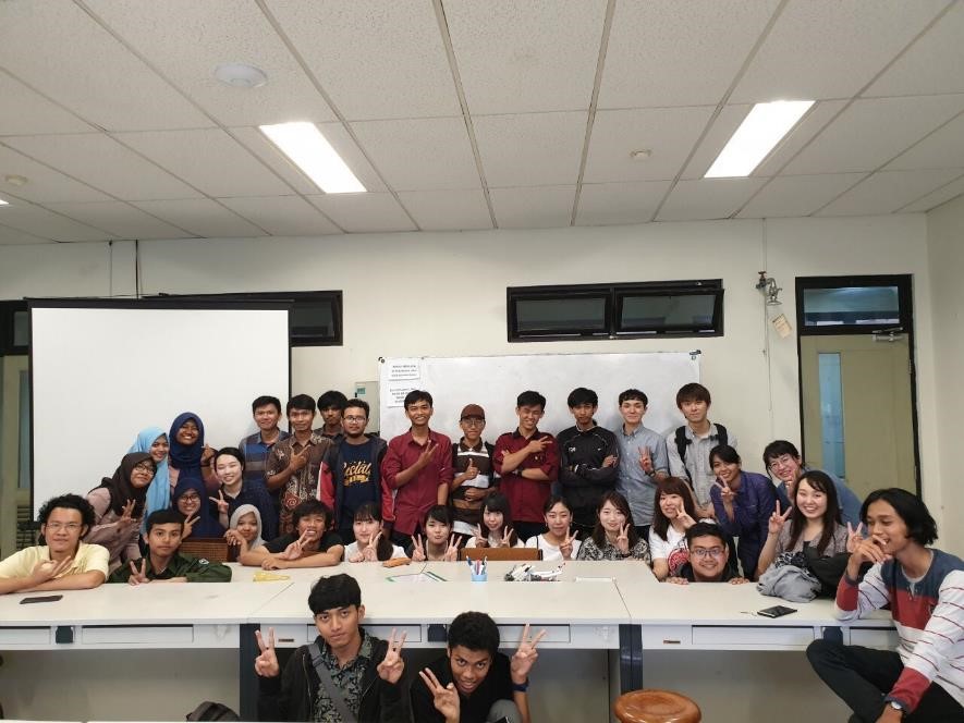 最後の日本語教室でみんなと一緒に撮った写真の画像