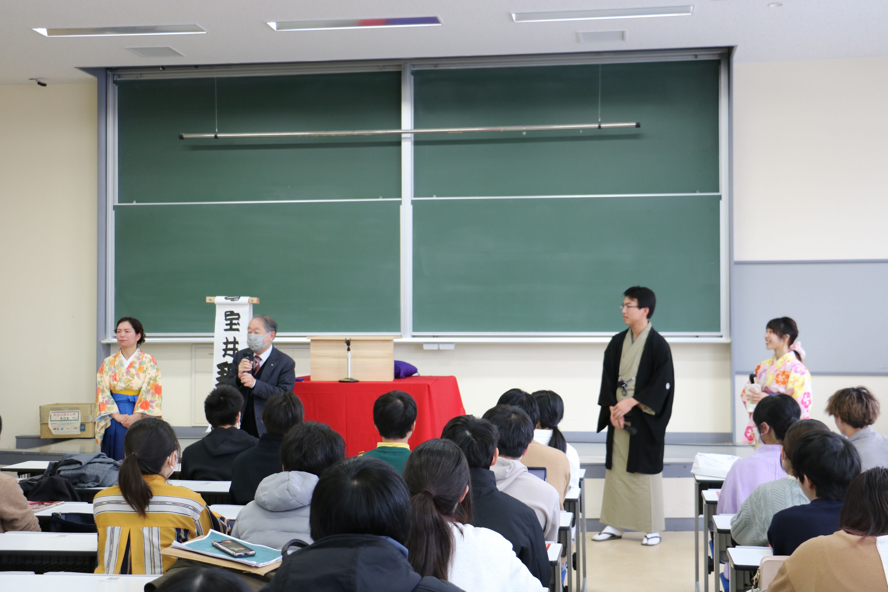 講評をされる玉手英利学長の画像