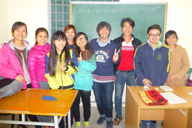 矢島先生（右から４人目）。最上級グループの最後の授業を終えて。の画像