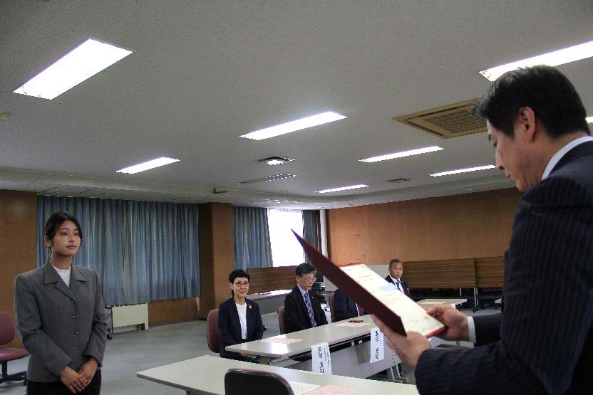 授与の様子の画像