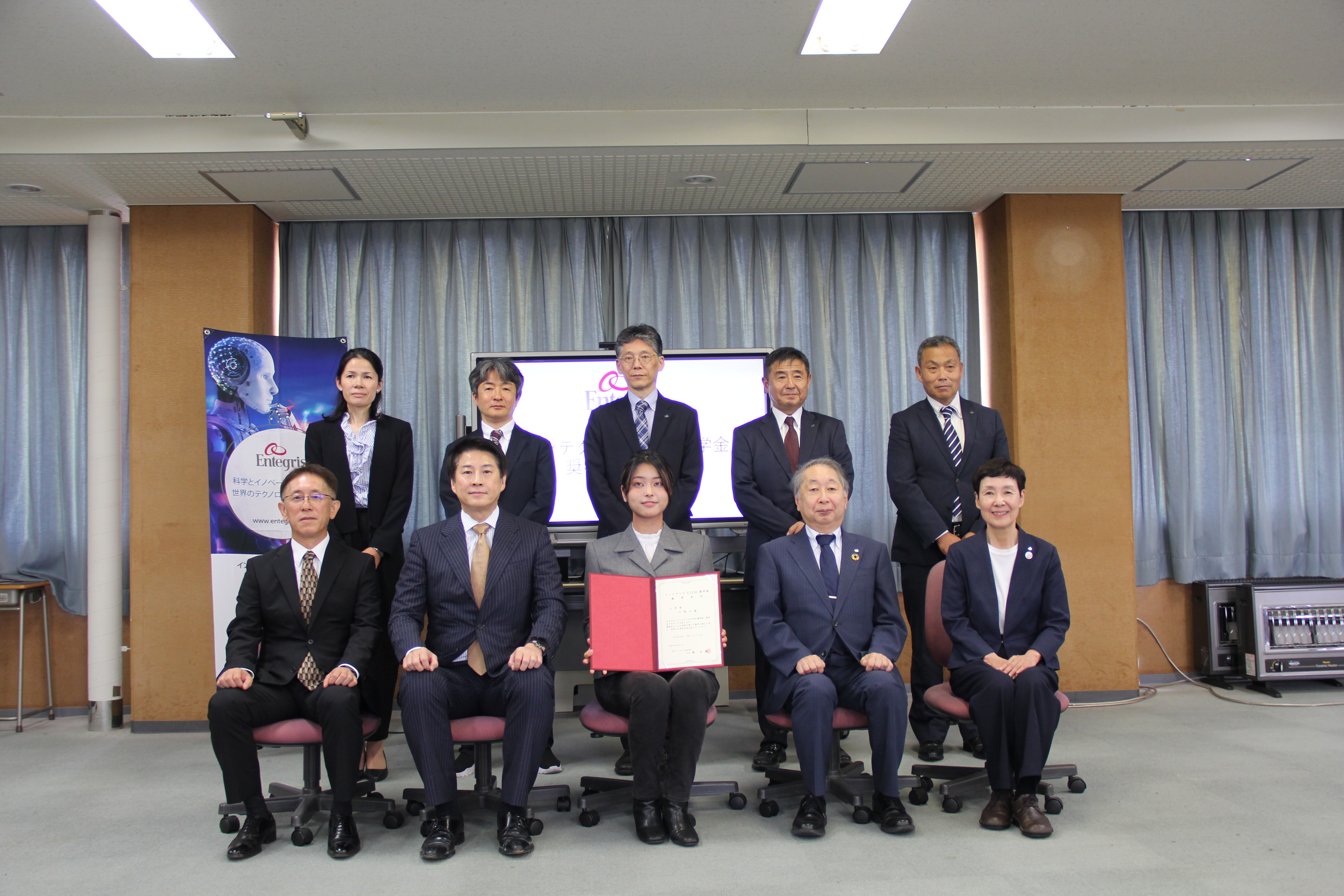 出席者全員で集合写真の画像