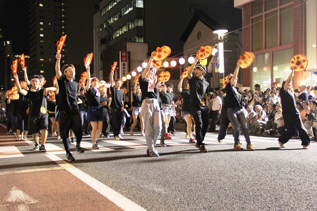 学生ダンスサークルの華麗な踊りの画像