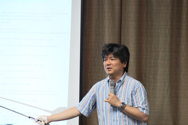 情報セキュリティについて講義した吉田情報ネットワークセンター長の画像