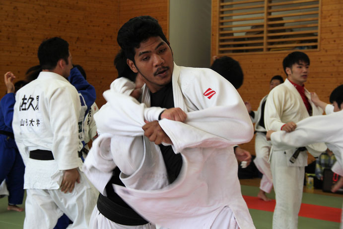 Joint Judo training between Thailand National Team and YU Judo Club