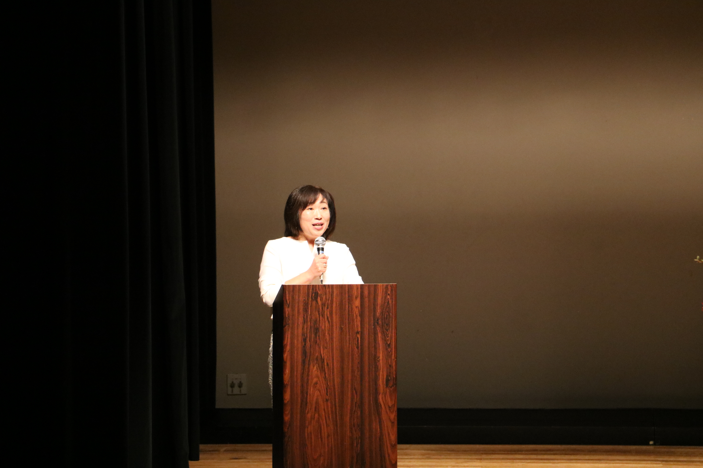 講演会―司会フリーアナウンサー　山内　智香子　さんの画像