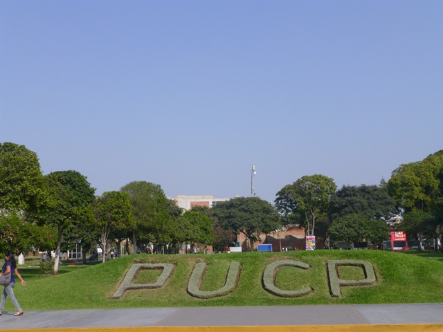 カトリカ大学（PUCP）のキャンパスの画像
