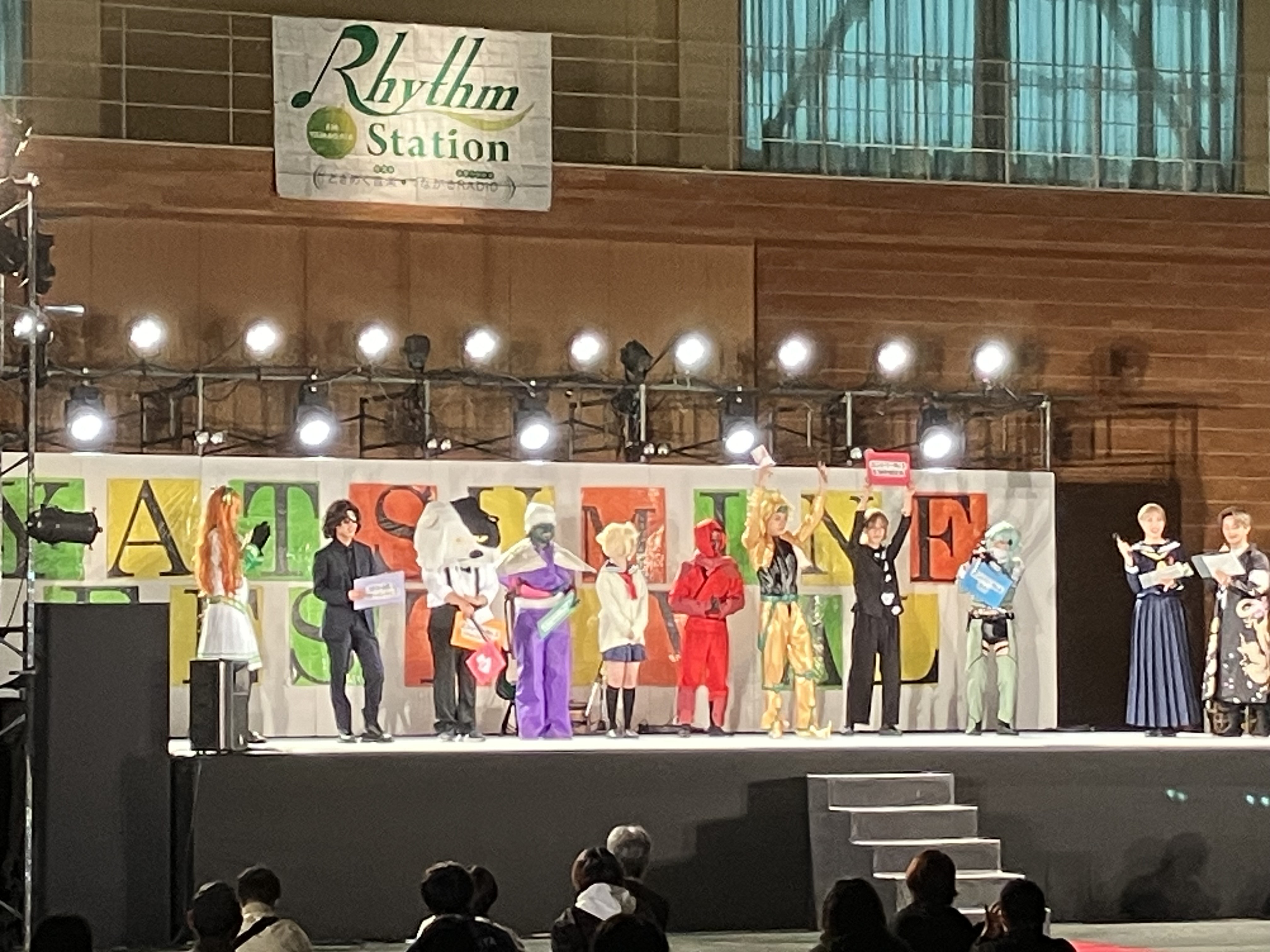 仮装大会の様子の画像