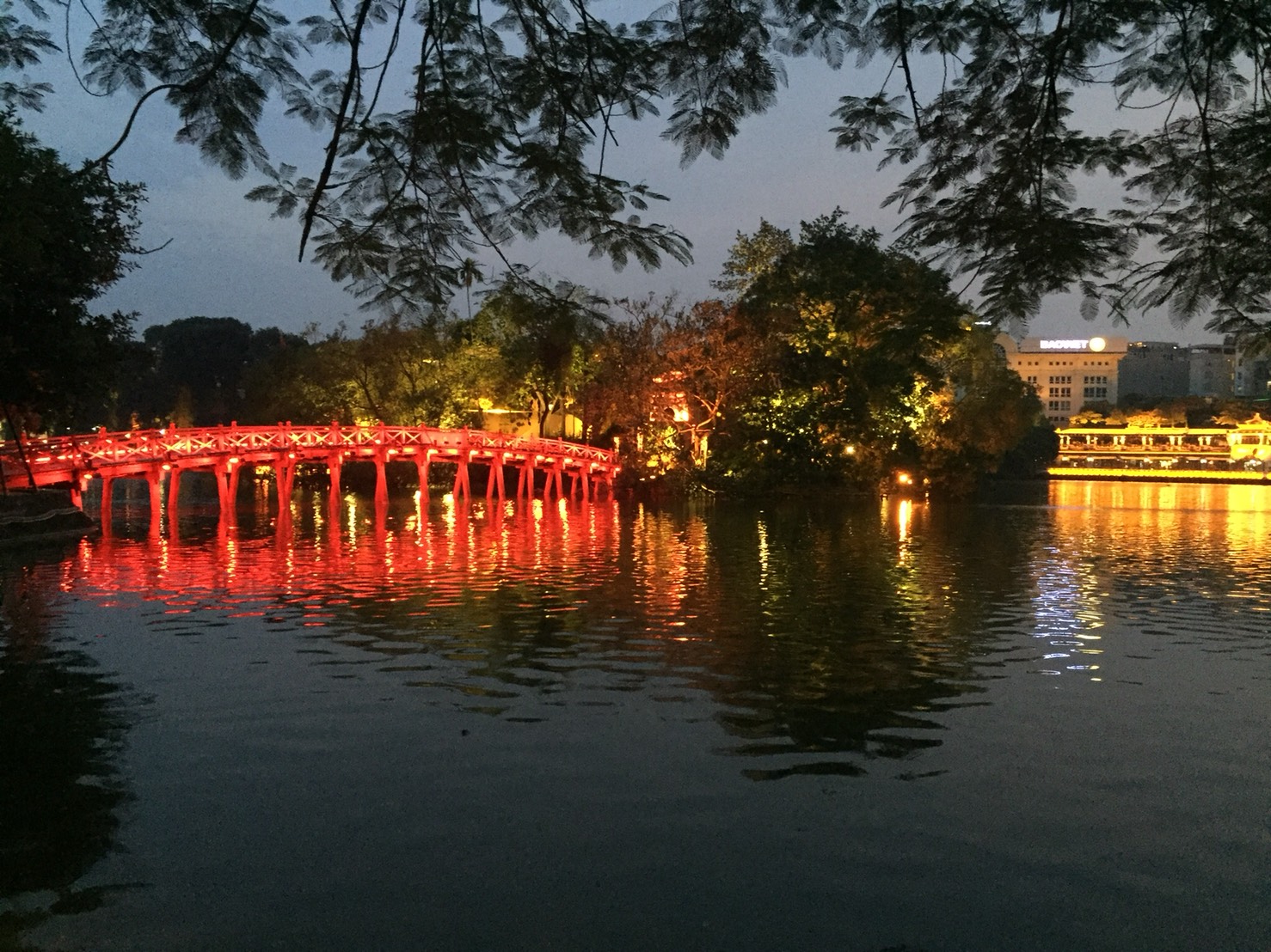 ホアンキエム湖の画像