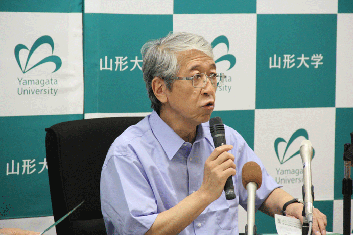 オープンキャンパス2017を紹介する山本教授（エンロール・マネジメント担当）の画像