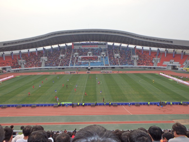 プロサッカー2部、延吉vs重慶の画像