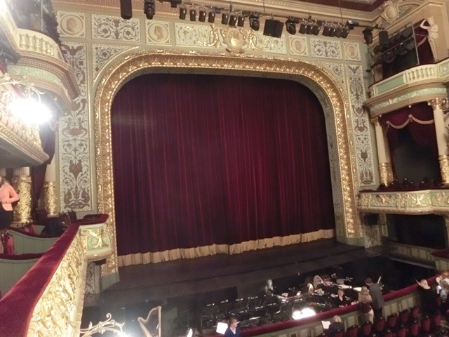 オペラ劇場のオーケストラ・ボックスの画像