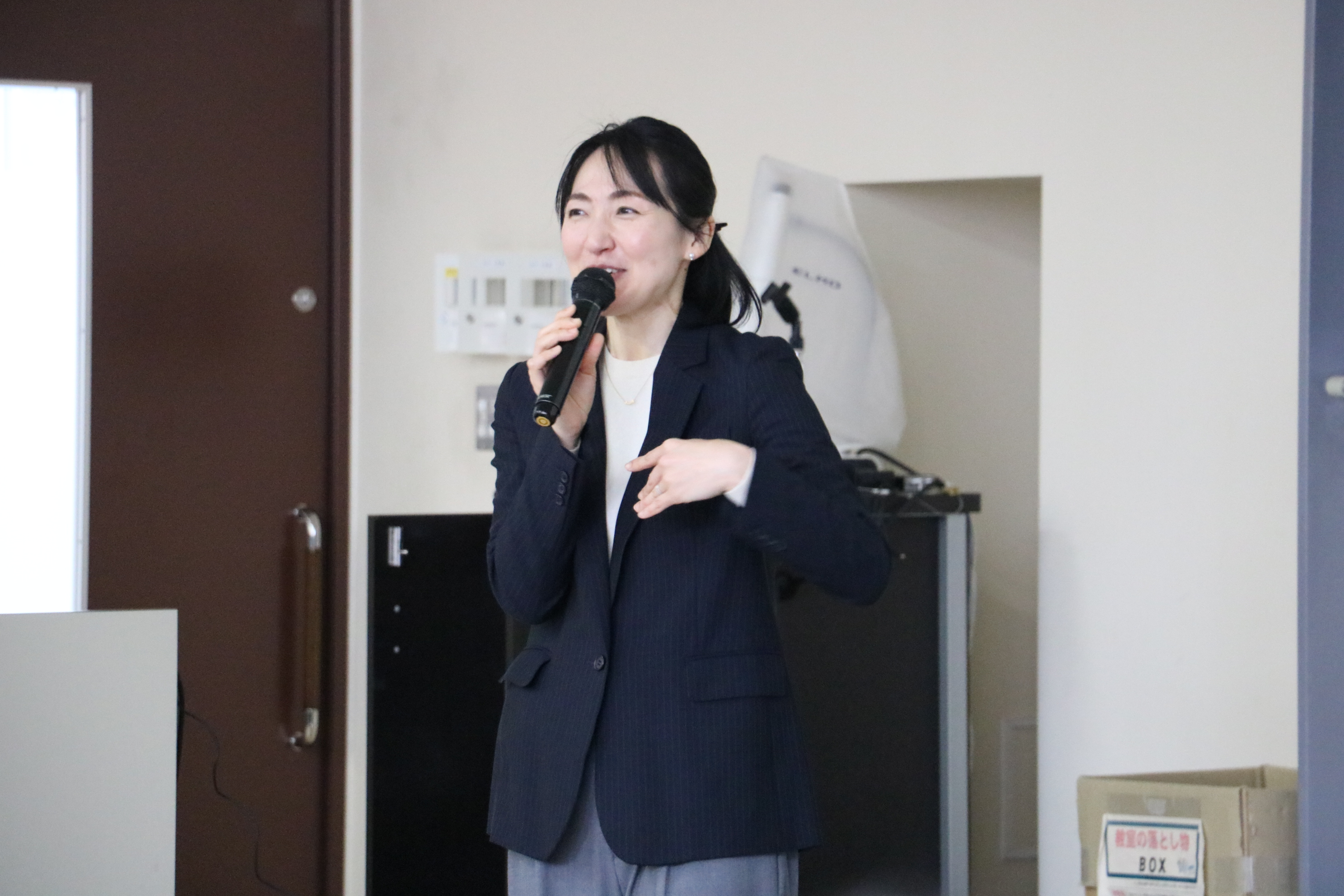 山形美術館学芸員の白幡菜穂子さんの画像