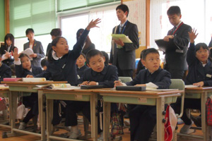 3年1組国語科「物語のおもしろさのひみつをさぐろう『三年とうげ』」